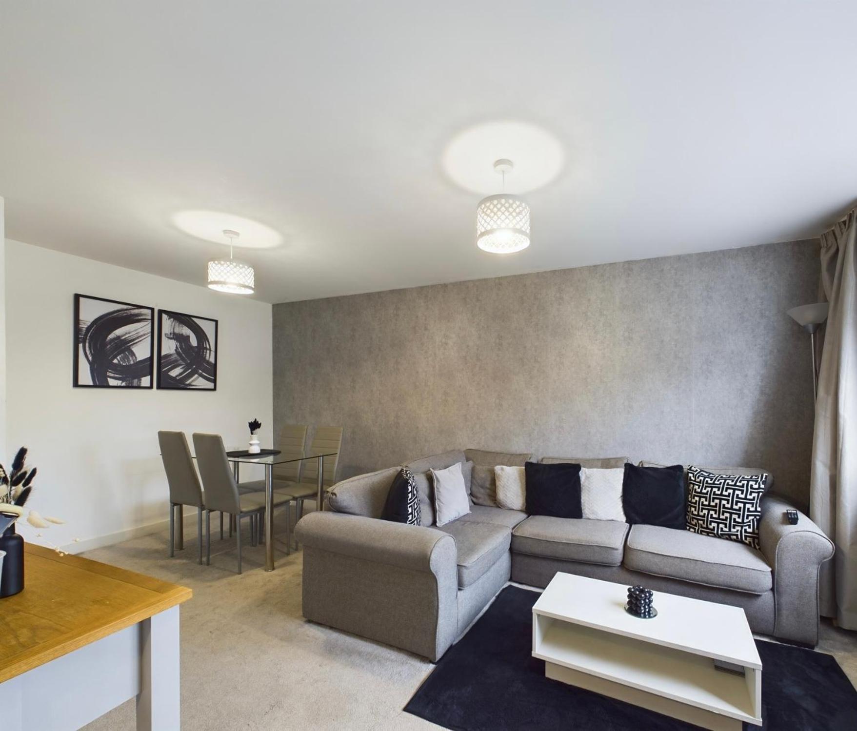 Modern 2 Bed City Apartment With Private Parking Суонси Экстерьер фото